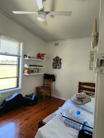 UPSTAIRS 2 BEDROOM UNIT WITH LAKE VIEWS! - Photo 3