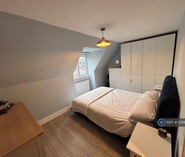 3 bedroom semi-detached house to rent - Photo 5