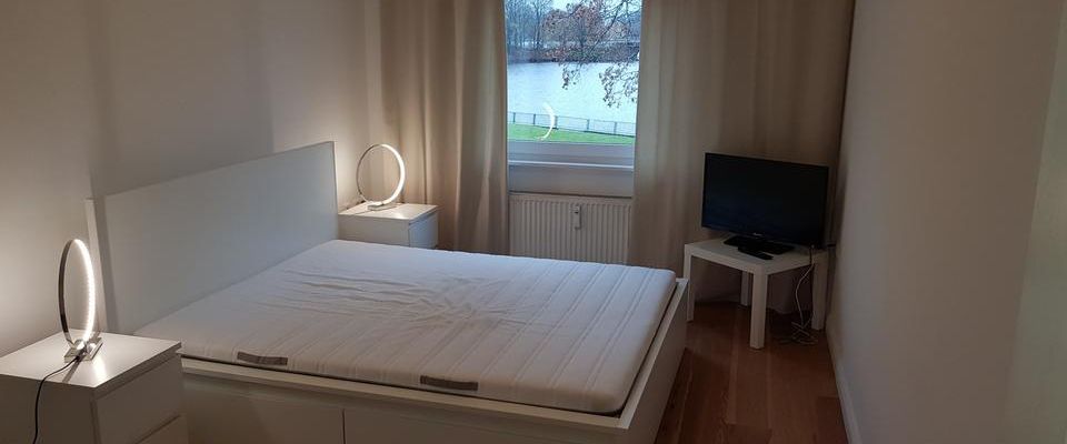 Möbl. Whg mit Balkon 2400 qm Garten S/W direkt am Wasser - Photo 1