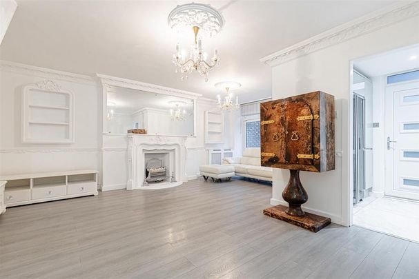 3 bedroom flat to rent - Photo 1