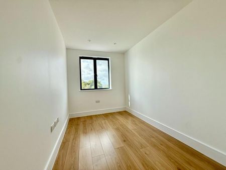 3 bedroom flat to rent - Photo 4