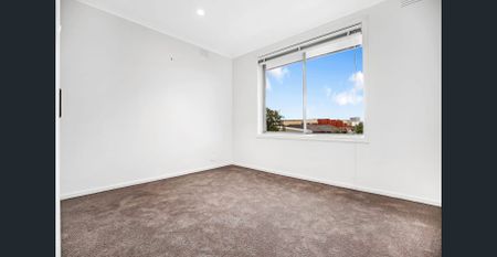 Newly Renovated 2-Bedroom Unit in Prime Thornbury Location - Photo 2