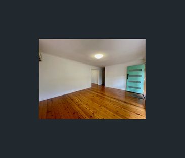 Charming 3-Bedroom Home in Noraville - walk to the beach! - Photo 1