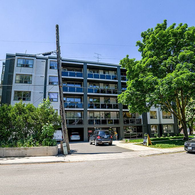 Nelson Manor - Photo 1