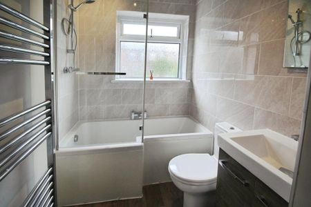 3 bedroom terraced house to rent - Photo 3