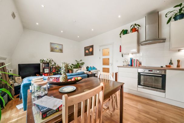 2 Bed Flat, Avenue Mews, N10 - Photo 1