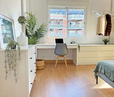 Carrer del Comte d'Urgell, Barcelona, Catalonia 08011 - Photo 2