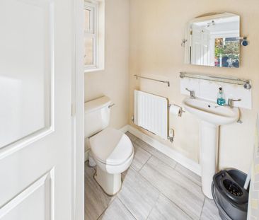 Alicia Close, Cawston, Rugby - Photo 4