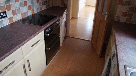 2 bedroom flat to rent - Photo 4