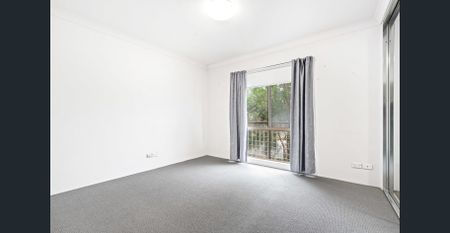 Centrally located ground floor unit - Photo 2