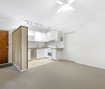 Cozy One Bedroom Unit in Heart of Hornsby - Photo 1