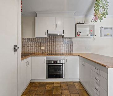 Your Perfect Roxburgh Park Retreat Awaits - Photo 6