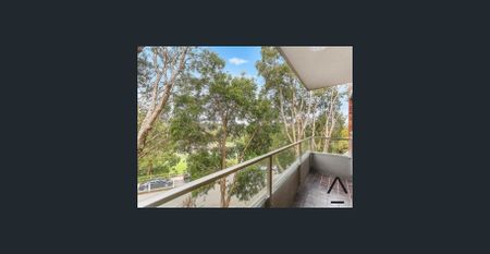 Renovated apartment with leafy vista across from Forsyth Park - Photo 5