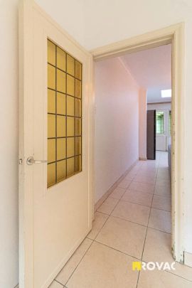 Verzorgde rijwoning met grote tuin! - Photo 1