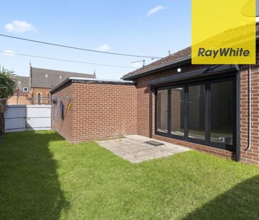 3 bedroom House close to the CBD - Photo 6