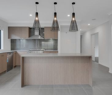 18 Poe Circuit, Officer VIC 3809 - House For Rent | Domain - Photo 2