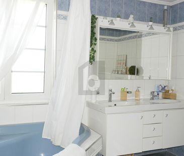 GENEROUS, COZY WITH CHARACTER - Photo 4