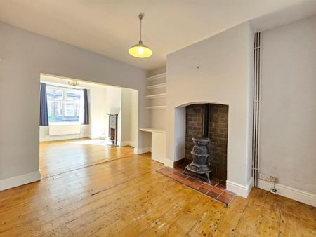 2 bedroom end of terrace house to rent - Photo 4