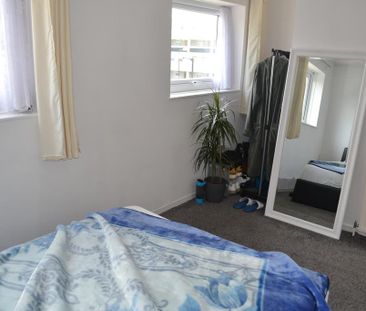 4 bedroom terraced house to rent - Photo 6