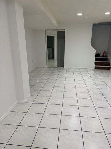 For Lease - 3549 Old Orchard Park Drive Unit# Basement, Mississauga, Ontario - Photo 4