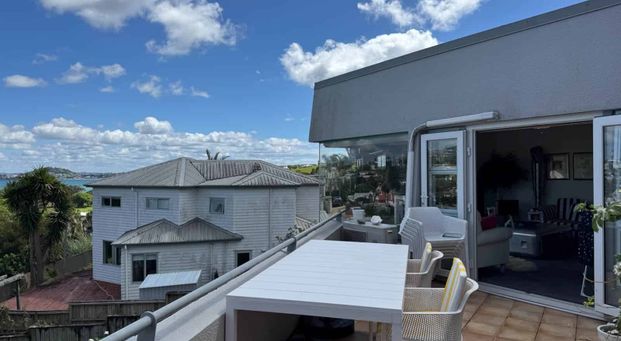 Seaviews, Lifestyle, Location! - Photo 1