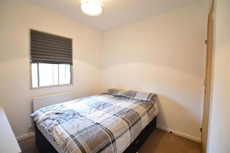 Vicarage Way, Colnbrook, Slough - Photo 3