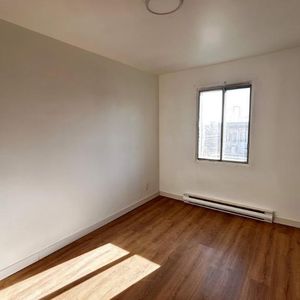 2 CH - 1 SDB - Montreal - $1,100 /mo - Photo 2