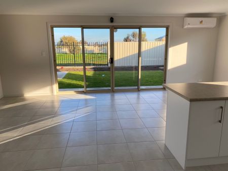 Peaceful Living in Popular Family Suburb - Photo 2