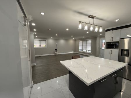 For Lease - 3941 Longo Circle Unit# 1, Mississauga, Ontario - Photo 2