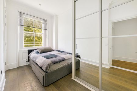 2 bedroom flat in South Kensington - Photo 3