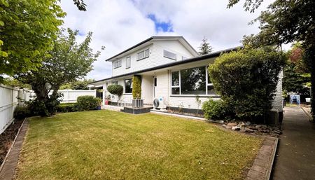 Spacious 5-Bedroom House for Rent in Burnside - Photo 3