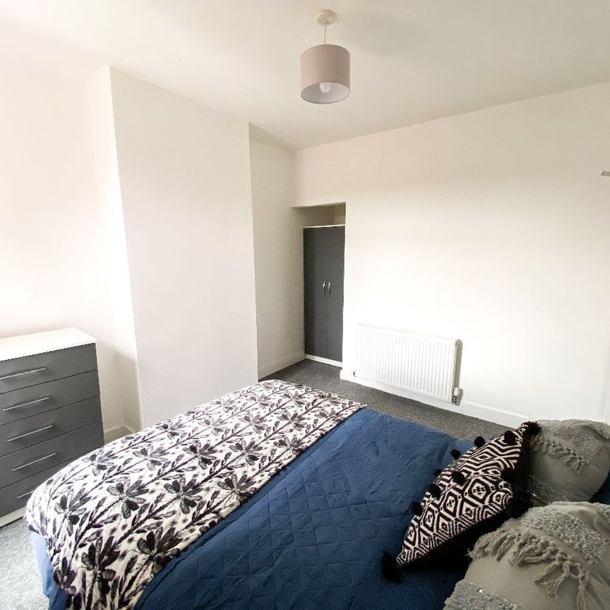 Room 3, 7 Coronation Road - Photo 1