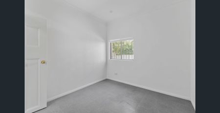 Renovated three bedroom home - Photo 5