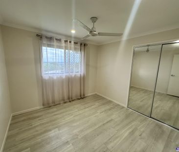 Beautiful Modern 3 Bedroom Home with Expansive Views - Photo 2