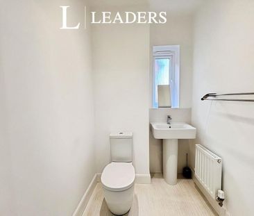 4 bedroom detached house to rent - Photo 6