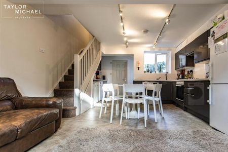 6 bedroom terraced house to rent - Photo 5