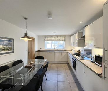 3 bedroom semi-detached house to rent - Photo 2