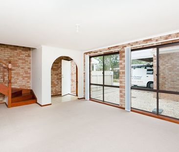 Spacious Scullin 3 bedroom townhouse - Photo 6