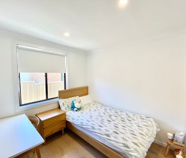 Cozy & Light Filled Family Home - Photo 2