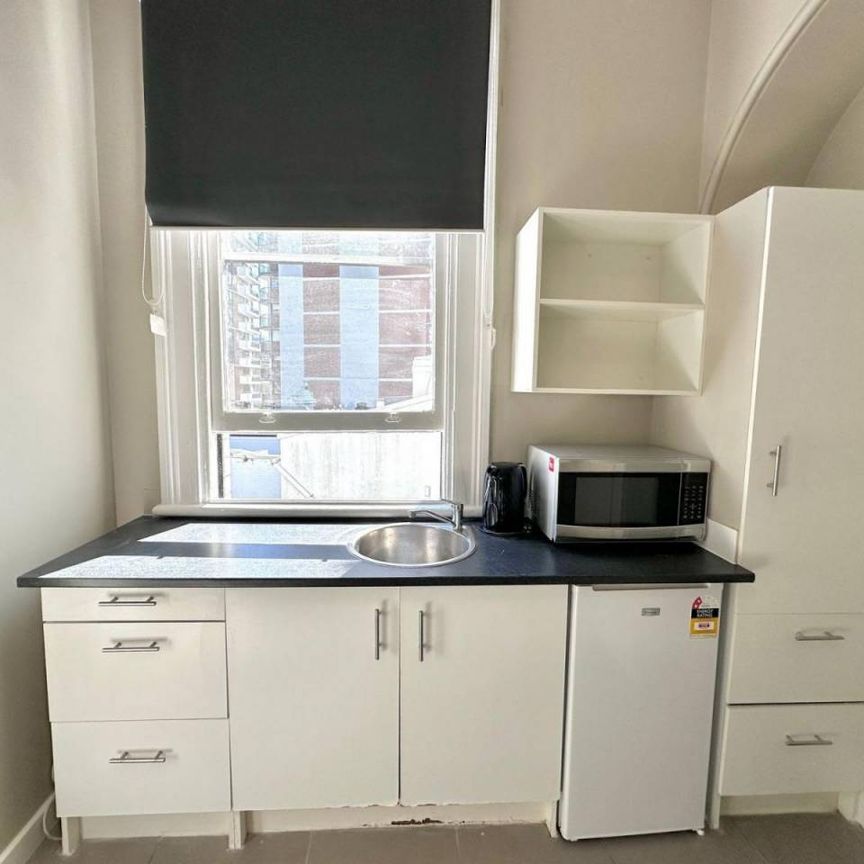 Ensuite Room for Rent in the Heart of Oxford Street - Photo 1