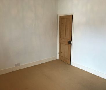 3 Bed Terraced House, Cromwell Road, RG4 - Photo 6