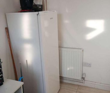 Monton Road, M30 - Photo 5