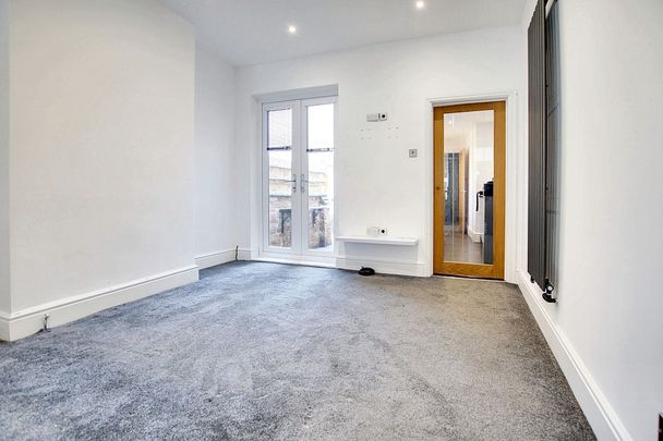 2 bed mid-terraced house to rent in Park Avenue, Leicester, LE2 - Photo 1