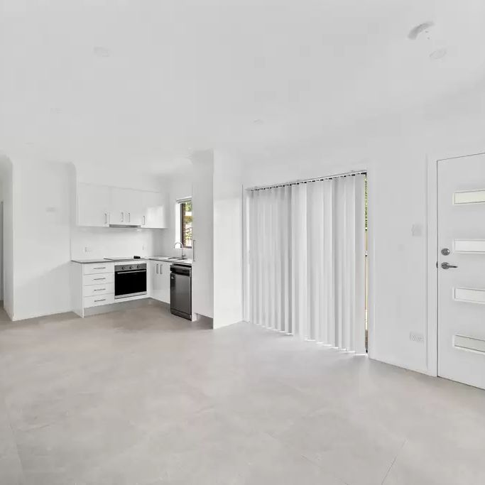 Brand new, private & fully detached granny flat - Photo 1