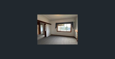 DELIGHTFUL FAMILY HOME - Photo 2