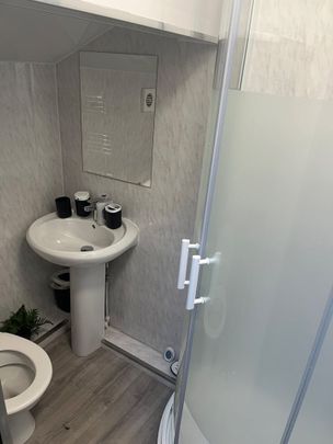 Room in a Shared House, Birstall Road, L6 - Photo 1