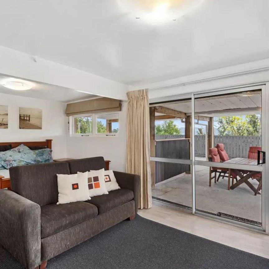 Cozy, convenient, and pet friendly - Photo 1