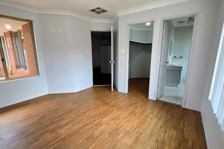 Did you say workshop? Look no further... - Photo 2