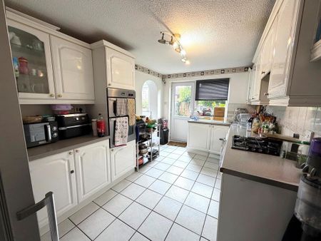 3 bedroom detached house to rent - Photo 5