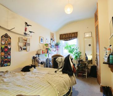 6 Bedroom Home – To Let - Photo 4